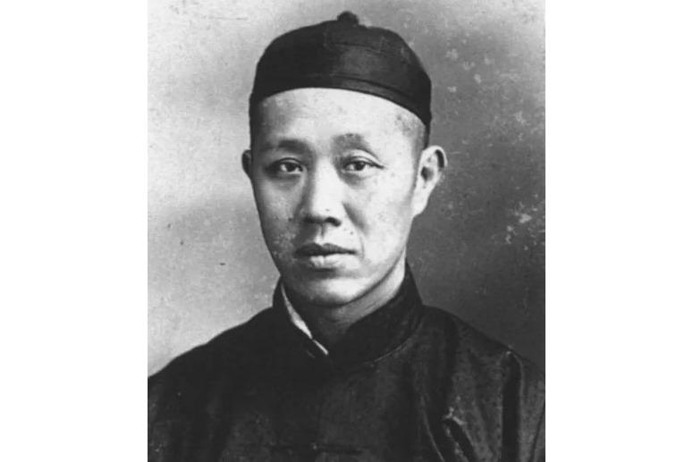 1926，奉系军阀首领张作霖就任安国军总司令后，在顺承王府摆下宴席，宴请梁士诒、