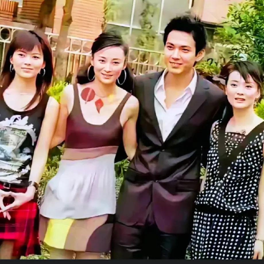  重温一张二十多年前的经典老合影！李湘、蒋勤勤、钟汉良、王艳同框亮相，四位都是当
