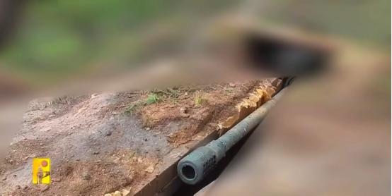 黎巴嫩真主党使用苏制M46型130毫米加农炮对以军进行炮击。
 
黎巴嫩真主党直