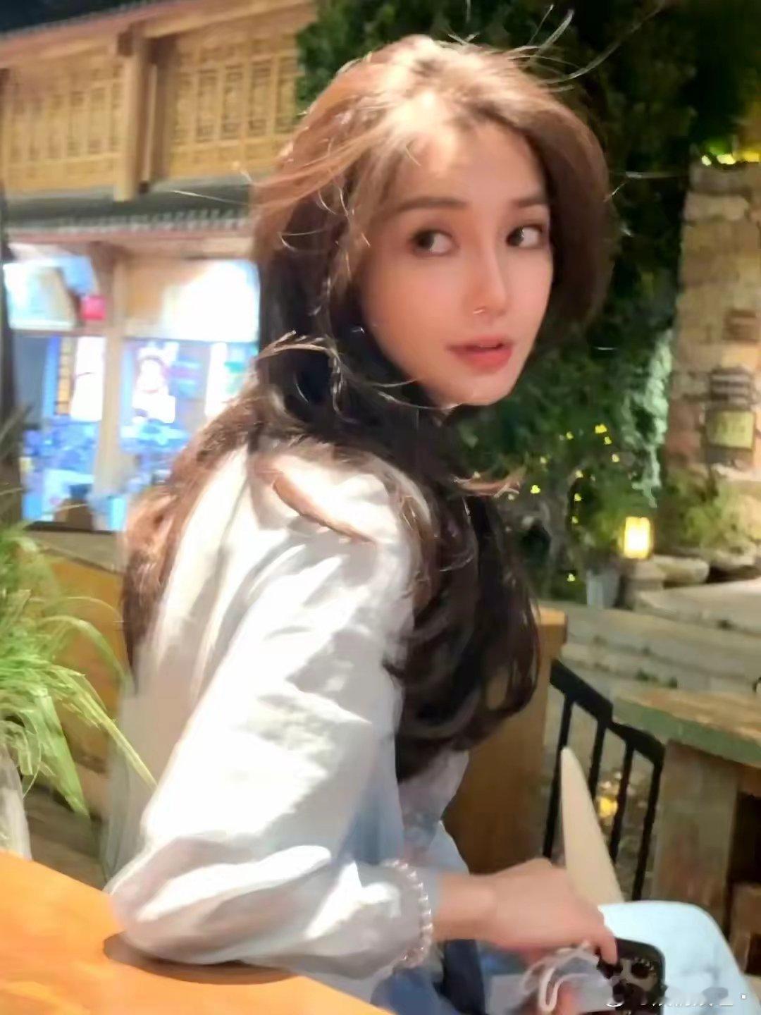 人气女神Angelababy七夕美照释出啦!宝宝甩头发太美啦！ ​​​
