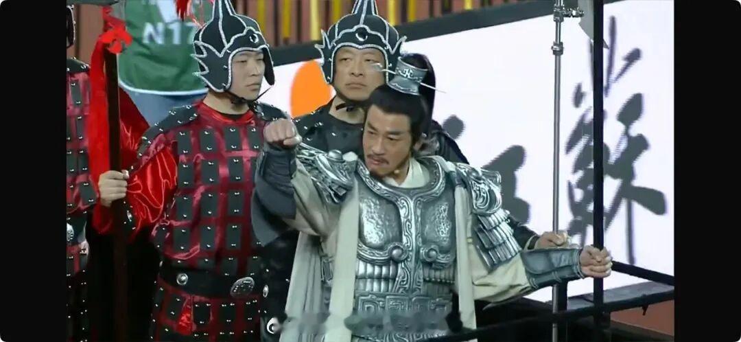 何润东回应亮相“苏超”为何不骑马：10年前一定骑马，现在50多岁了，“一摔下来就