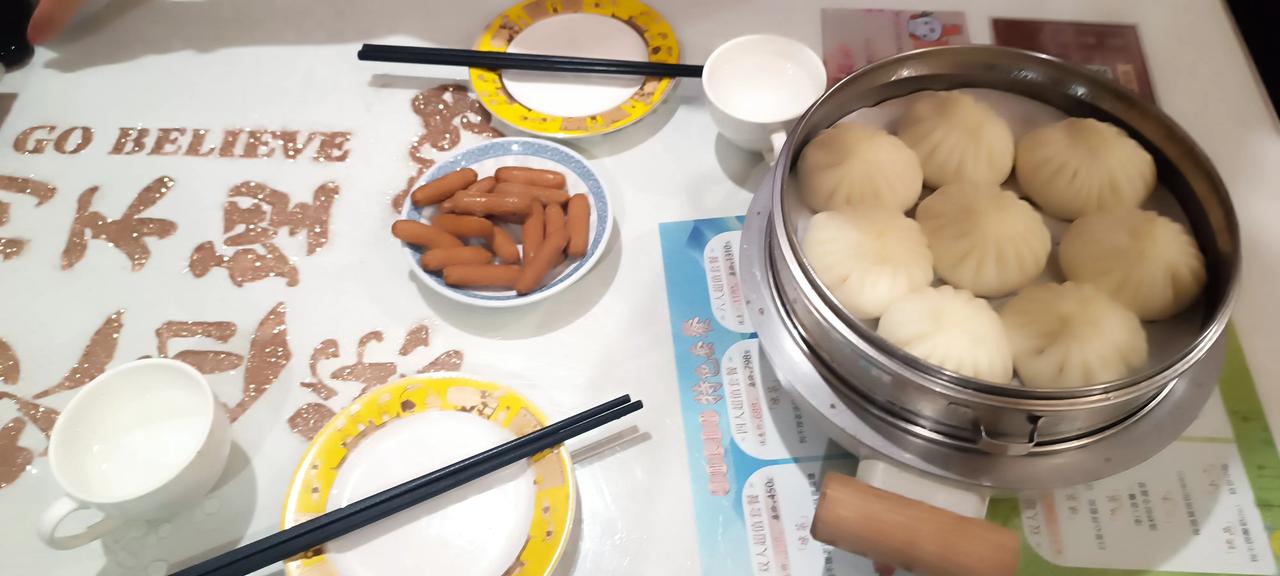 都说天津包子狗不理，我是70年的，属狗。今天我就当一回小狗，偏要理理这天津包子。