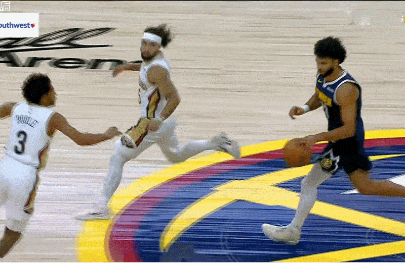 约老师早早地达成三双。赛季至今四场比赛，每场都是三双。真·场均三双。 ​​​​