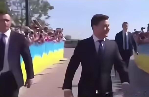二零一九年五月二十日， 弗拉基米尔·泽连斯基当选乌克兰第六任总统。

继任总统的
