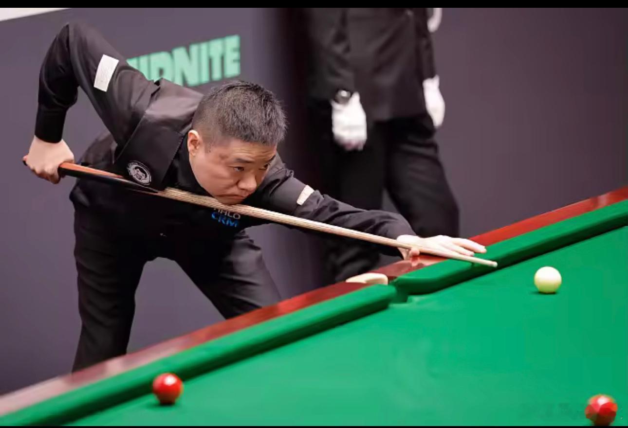 4月20日讯 斯诺克世锦赛32进16轮次，丁俊晖10-5击败大卫·吉尔伯特，通过