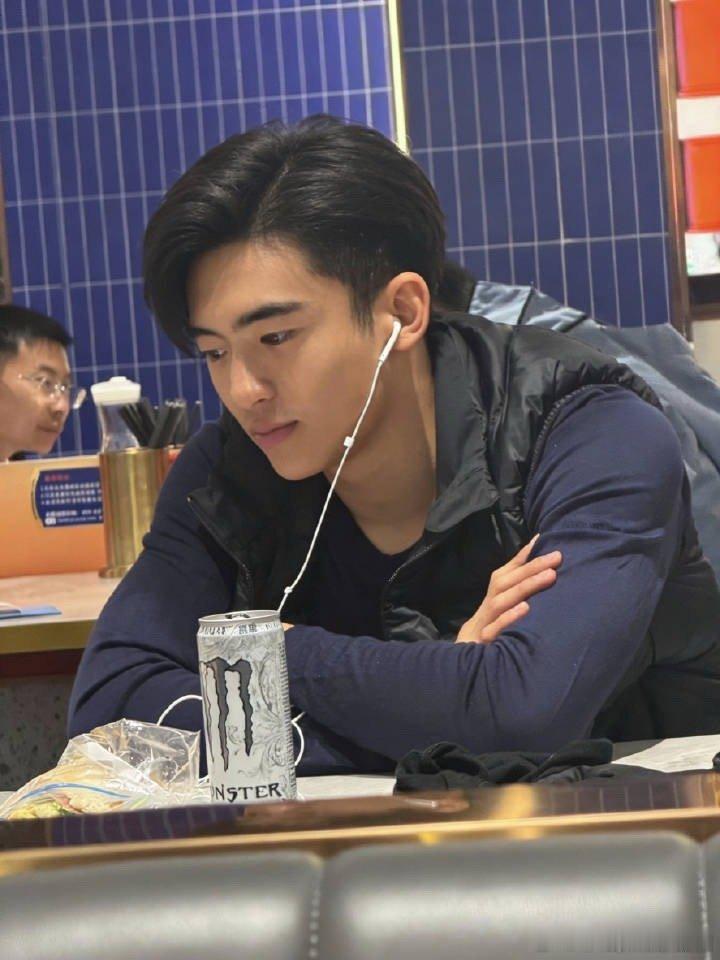 网友给lucas换的发型 真的诶……网友给谢霆锋张柏芝大儿子换的发型偶遇谢霆锋张