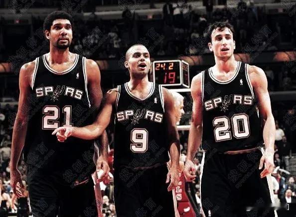 为什么没人说邓肯抱团三巨头？而都说詹姆斯抱团三巨头？
能把不起眼的球员培养成实力