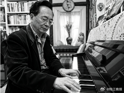 #著名作曲家陈钢去世#  今天凌晨，著名作曲家陈钢因病在上海去世，享年91岁。陈