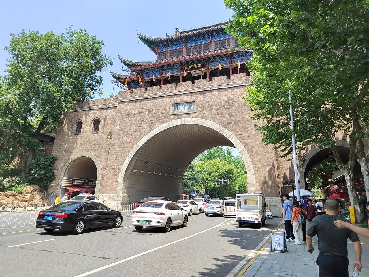 武汉晴川阁与龟山公园的风景还是蛮不错的。