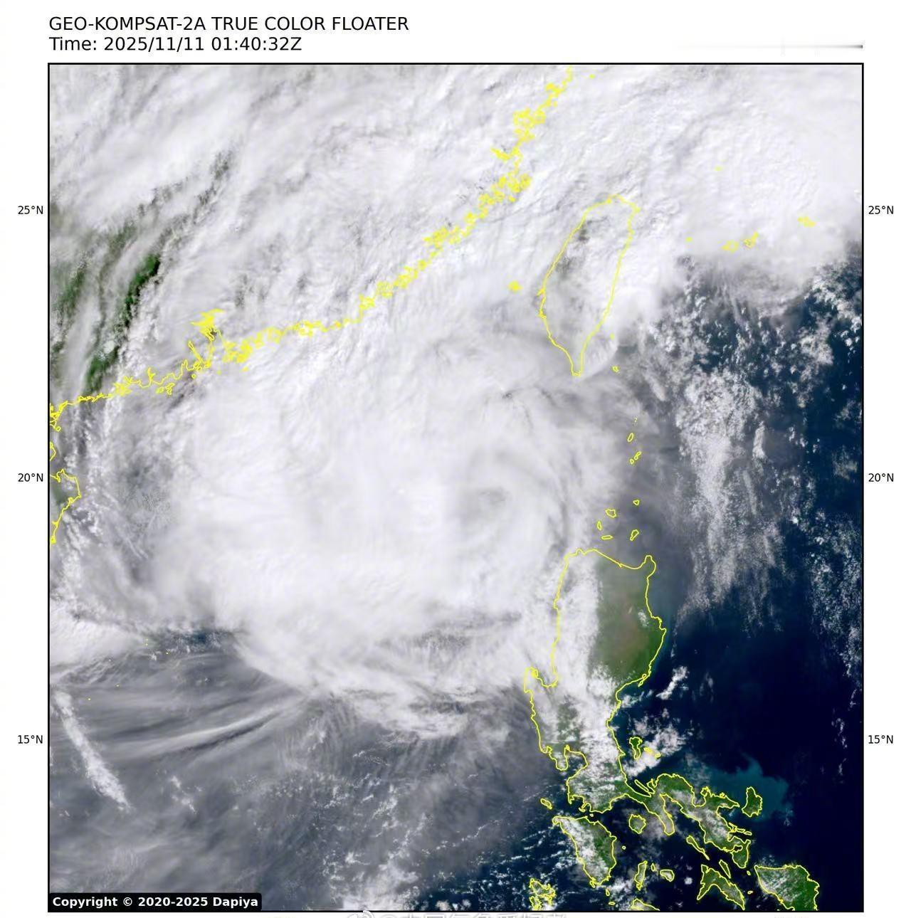【时隔58年台风再临台湾岛】台风凤凰昨夜今晨缓慢北上，中心逐渐接近台湾海峡南部，