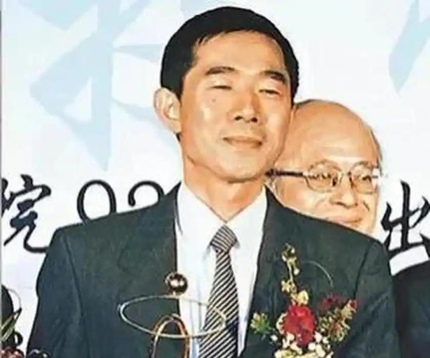 在中国宣布突破7nm芯片技术后，作为全球芯片代工巨头的台积电的顶尖工程师杨光磊感