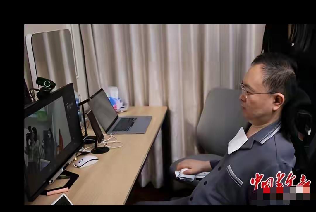 2026年，蔡磊病情功能评分降至个位数，吞咽需糊状食物，用眼控仪每天工作10小时