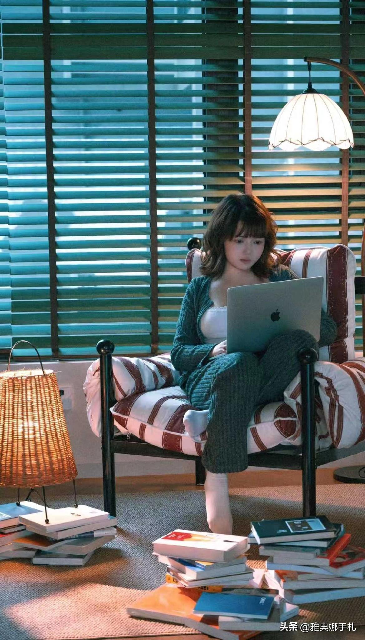 只有梦里才有的女孩吧……