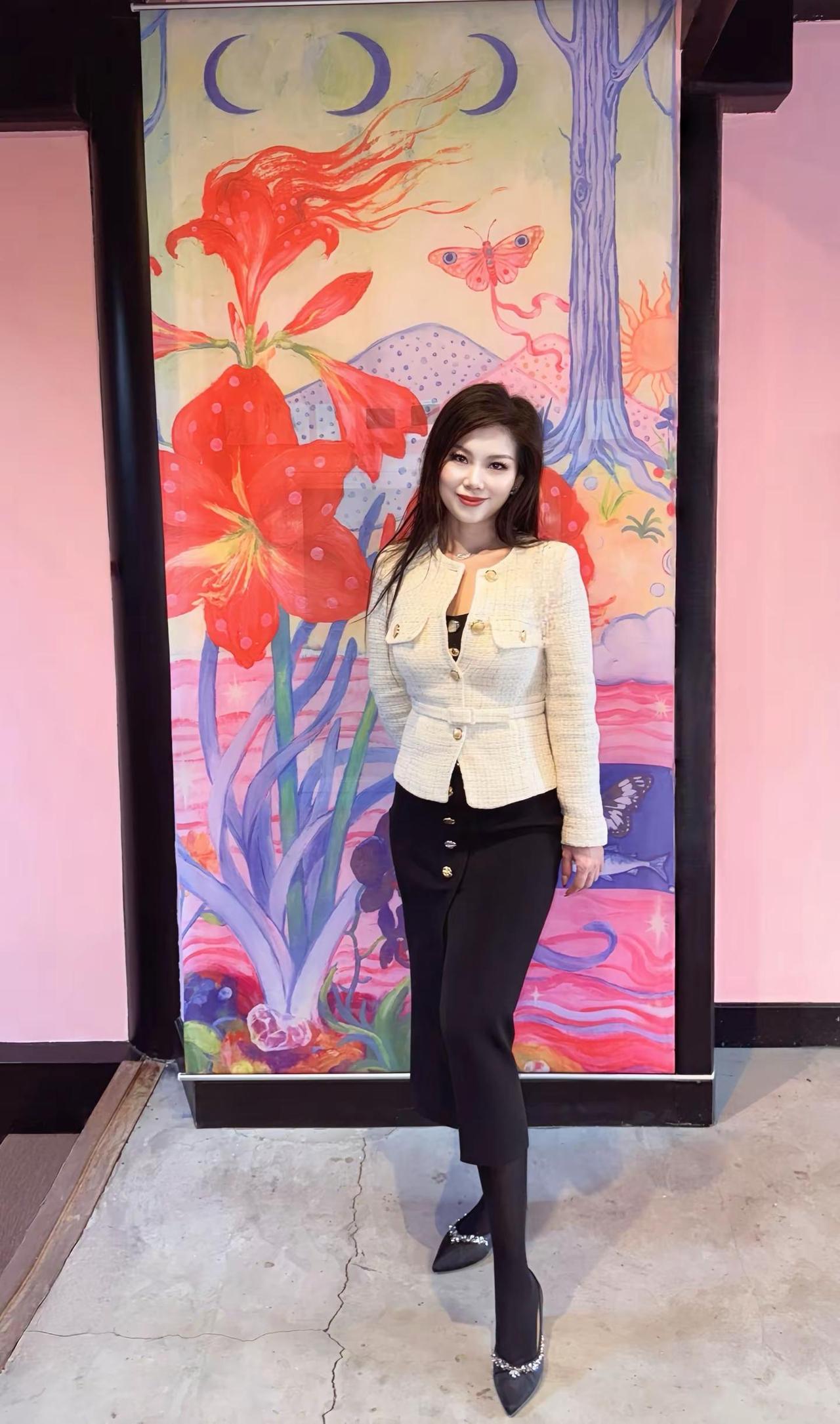 这场姹紫嫣红，来得刚刚好。女神节快乐🌹 春天的南池子美术馆，换了另一种模样。不