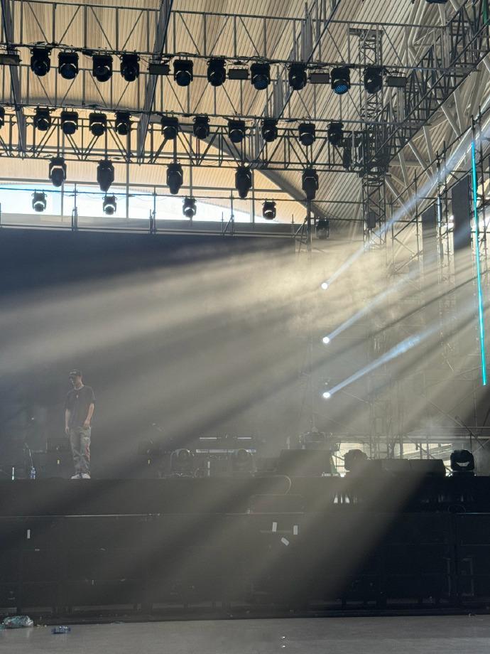 #鹭卓说青岛你们准备好了吗##鹭卓说明儿个见# 鹭卓晒出的排练画面，让人对青岛站