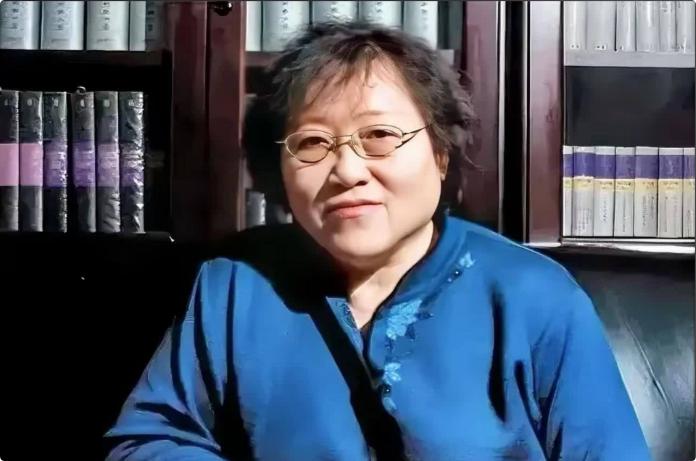 性学专家李银河说：“给所有男人一个忠告，不管女人多漂亮，身材多好，你俩好到穿一条