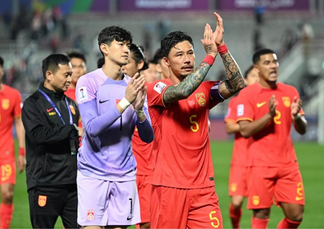 中国足球媒体人同样是中国足球落后的一种表现。应该要承认，中国足球其实并不需要过度