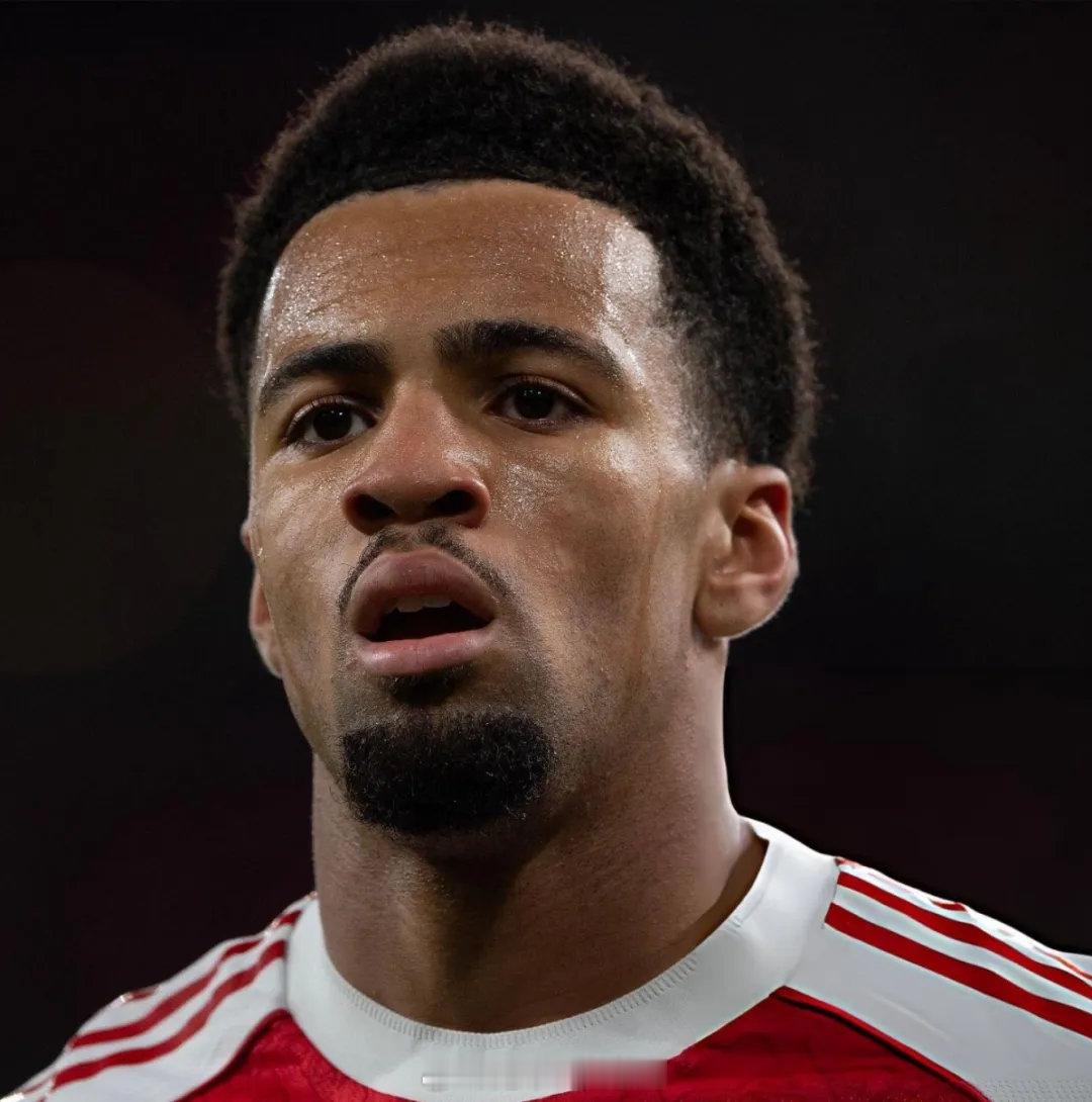 HandofArsenal消息，包括西汉姆在内的很多伦敦俱乐部向阿森纳询问了恩瓦