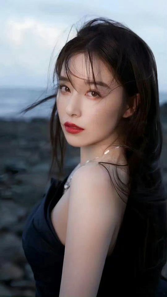 阚清子本人就是4K世界杯想看得清就看阚清子 熬夜可以随意，但观赛清晰度绝不能将就