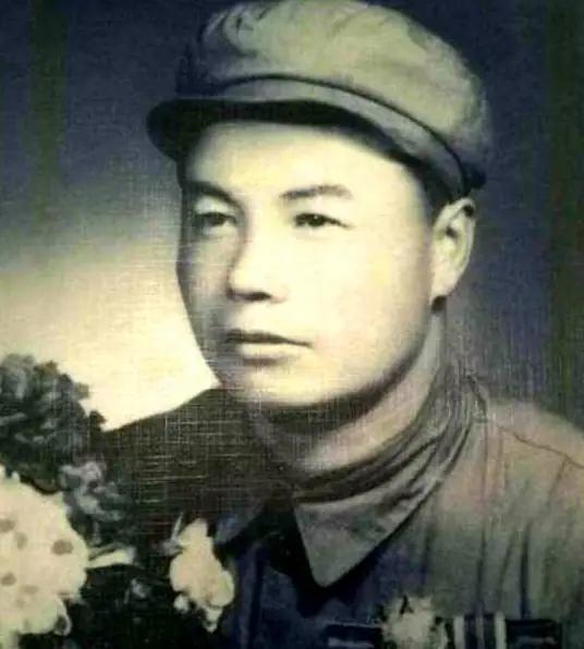 一个人，一支冲锋枪，俘虏敌军63人，这简直是战场上的奇迹！而这名传奇人物所使用的
