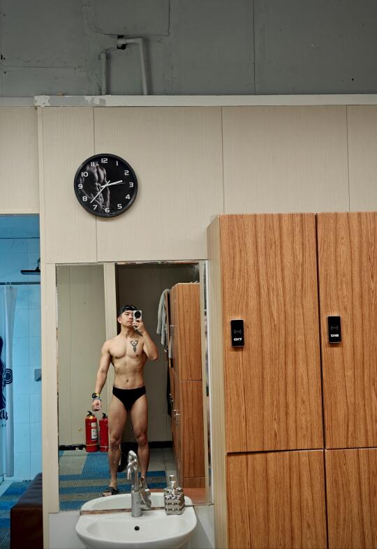 有氧的一天，游泳比跑步累