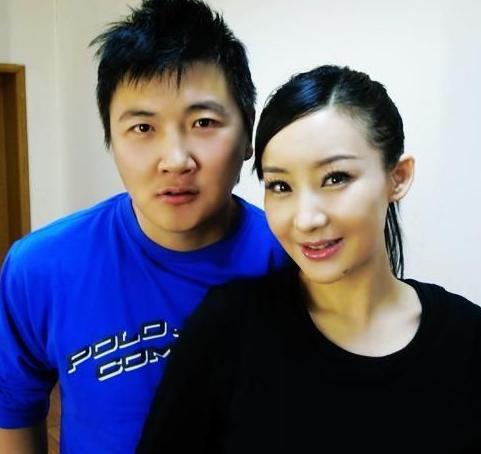 2009年，买红妹刚生完二胎在家里坐月子，一天孙楠回家对她说:“我爱上了别人，我