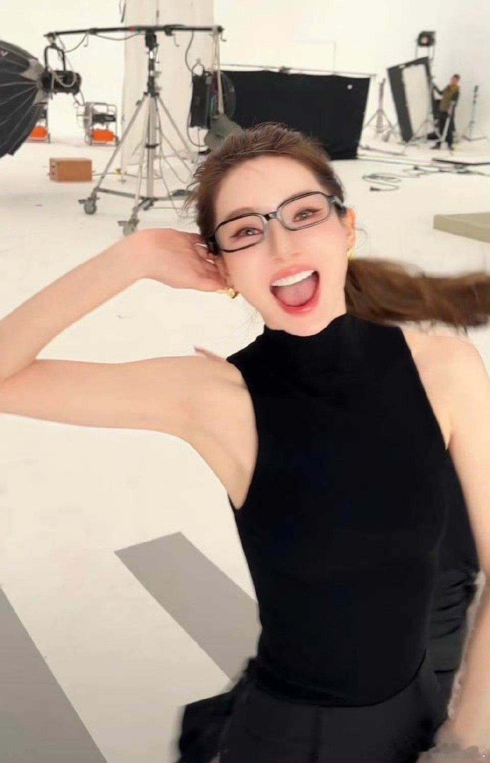 戚薇撞脸金晨妈呀一开始没认出来是谁 