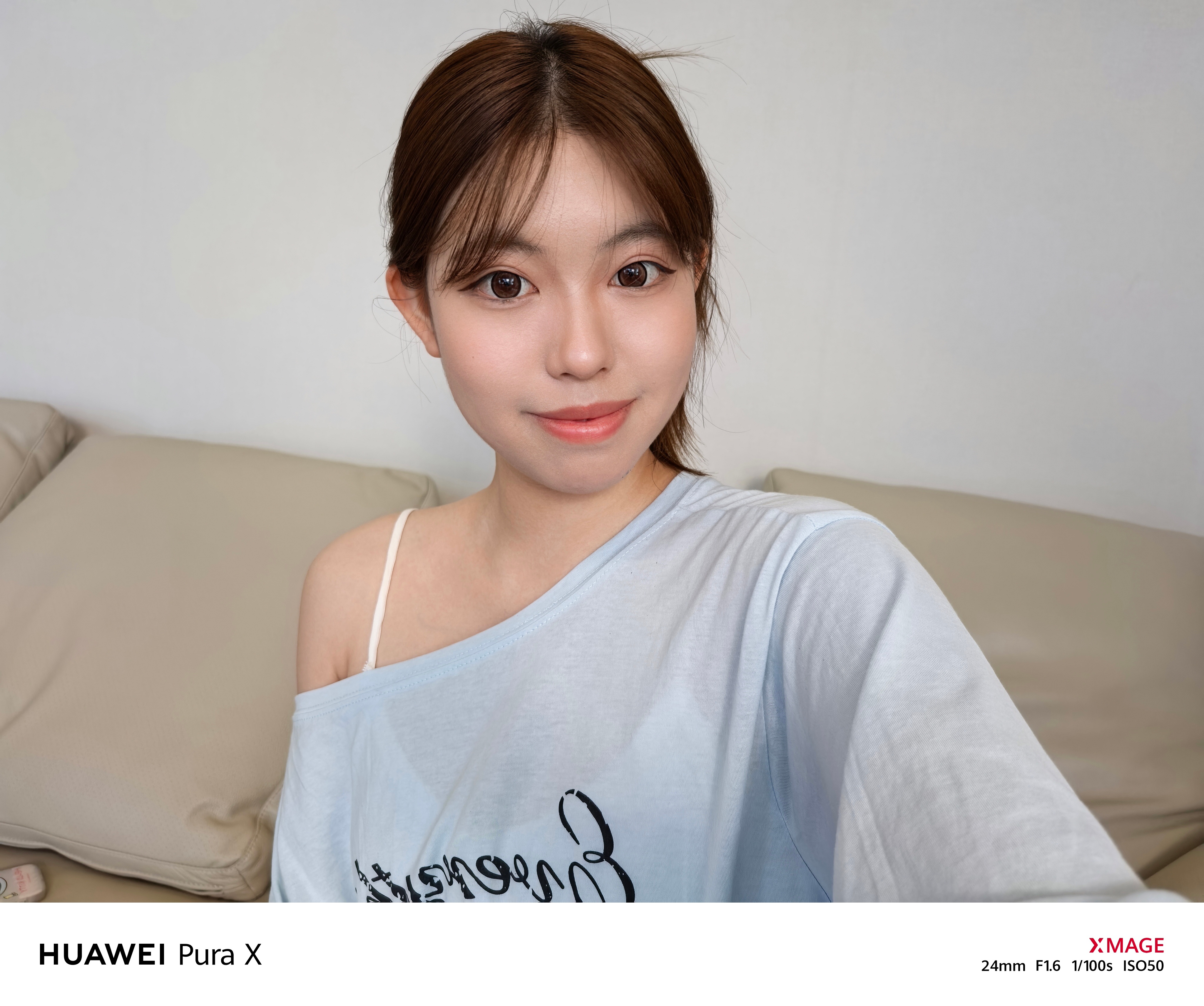 我司的女同事是真的喜欢用小折叠拍照，问了一下为什么？她们回答是一般小折叠用户都是