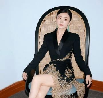赵丽颖脱粉赵丽颖作为一名成熟公众人物，应该有自己的风格和选择，不必完全迎合粉丝的