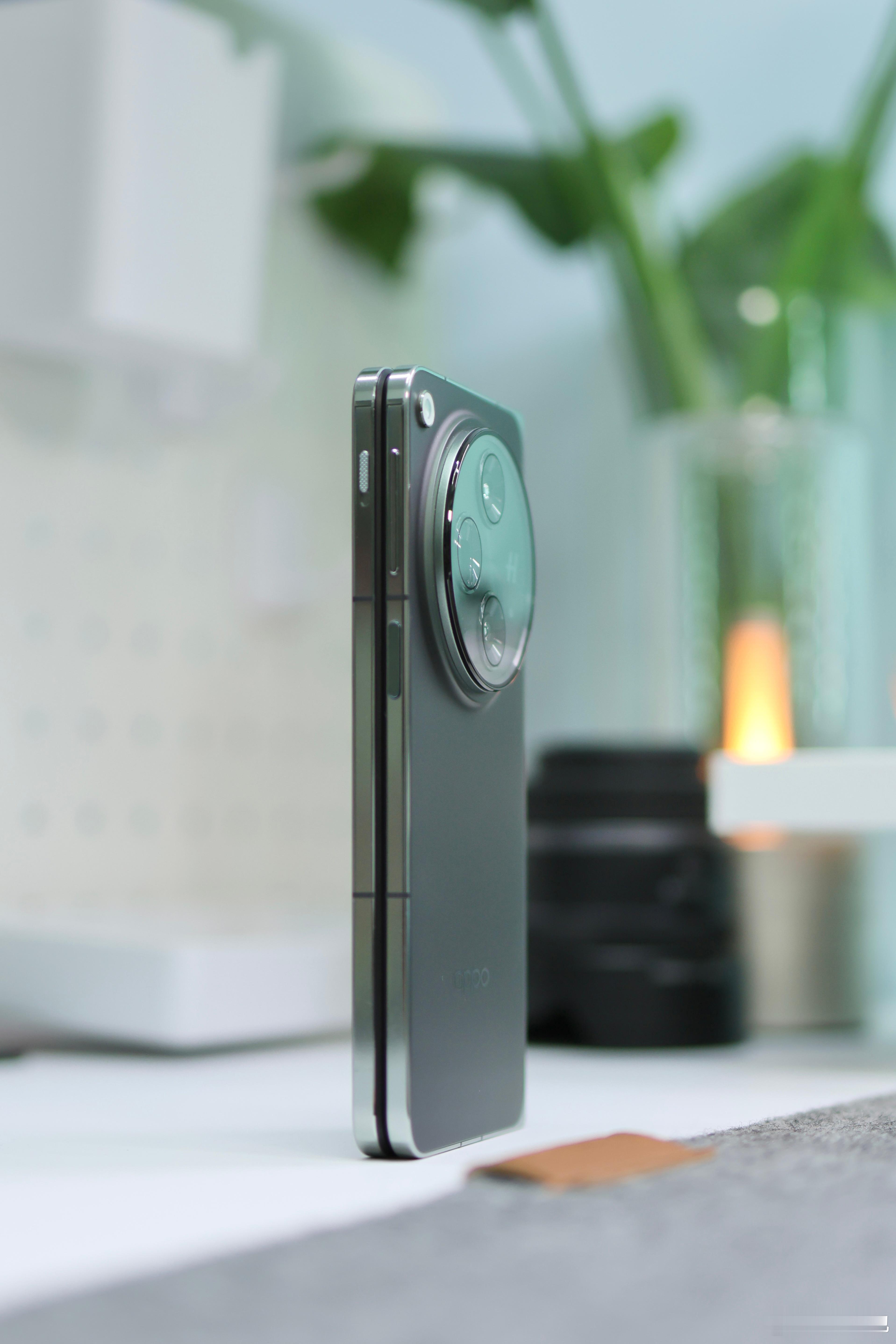 OPPO Find N3 这屏幕也太顶了吧！2800nit 强光下看啥都清楚，刷