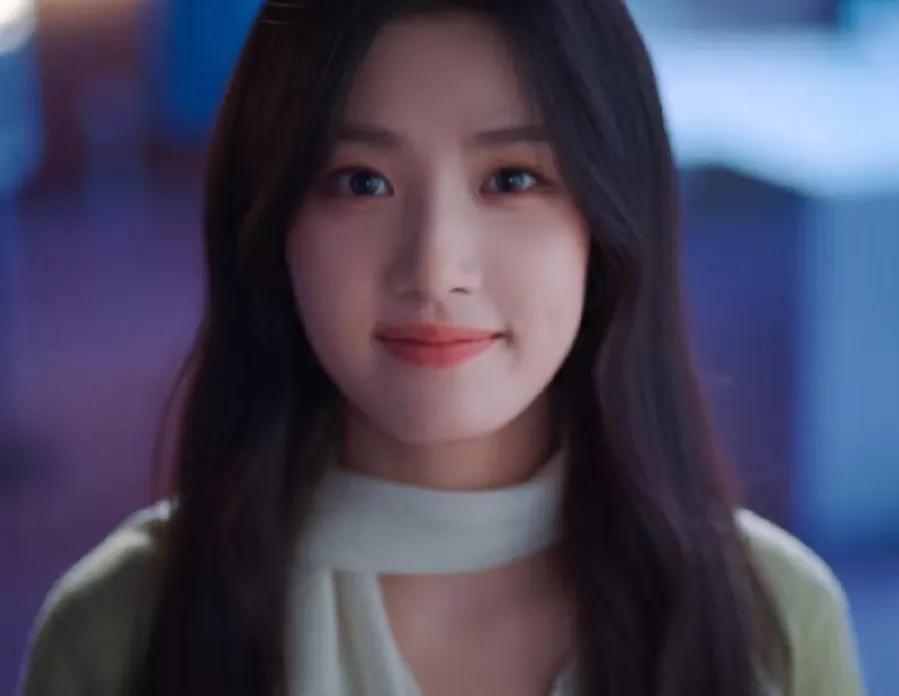 《轧戏》剧情真的有点老套，虽然剧本杀的设定看似新颖，但终究还是老套路的偶像剧内容