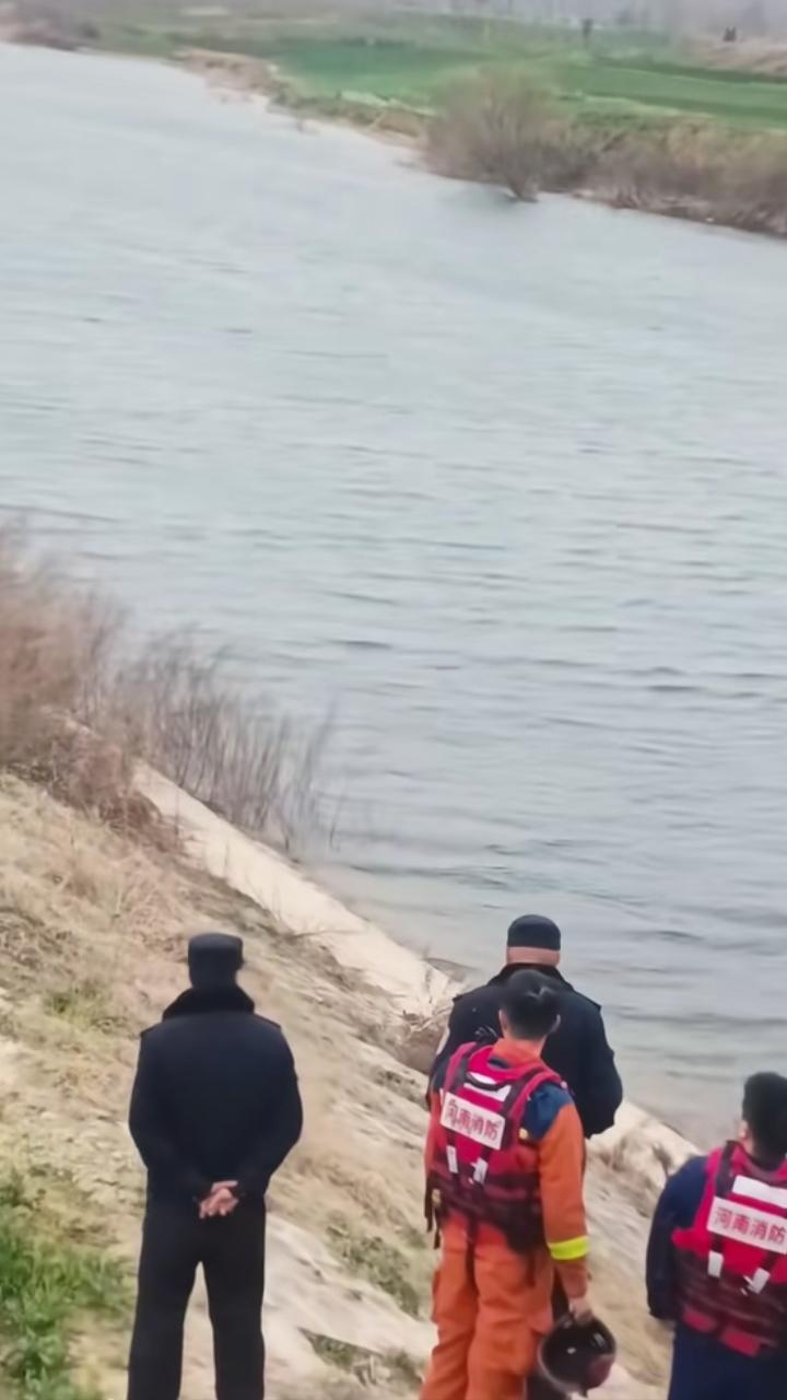 刚刚看到一个视频，河南小夫妻俩吵架后，男的跳河了，等被救上来已经没有生命体征了！