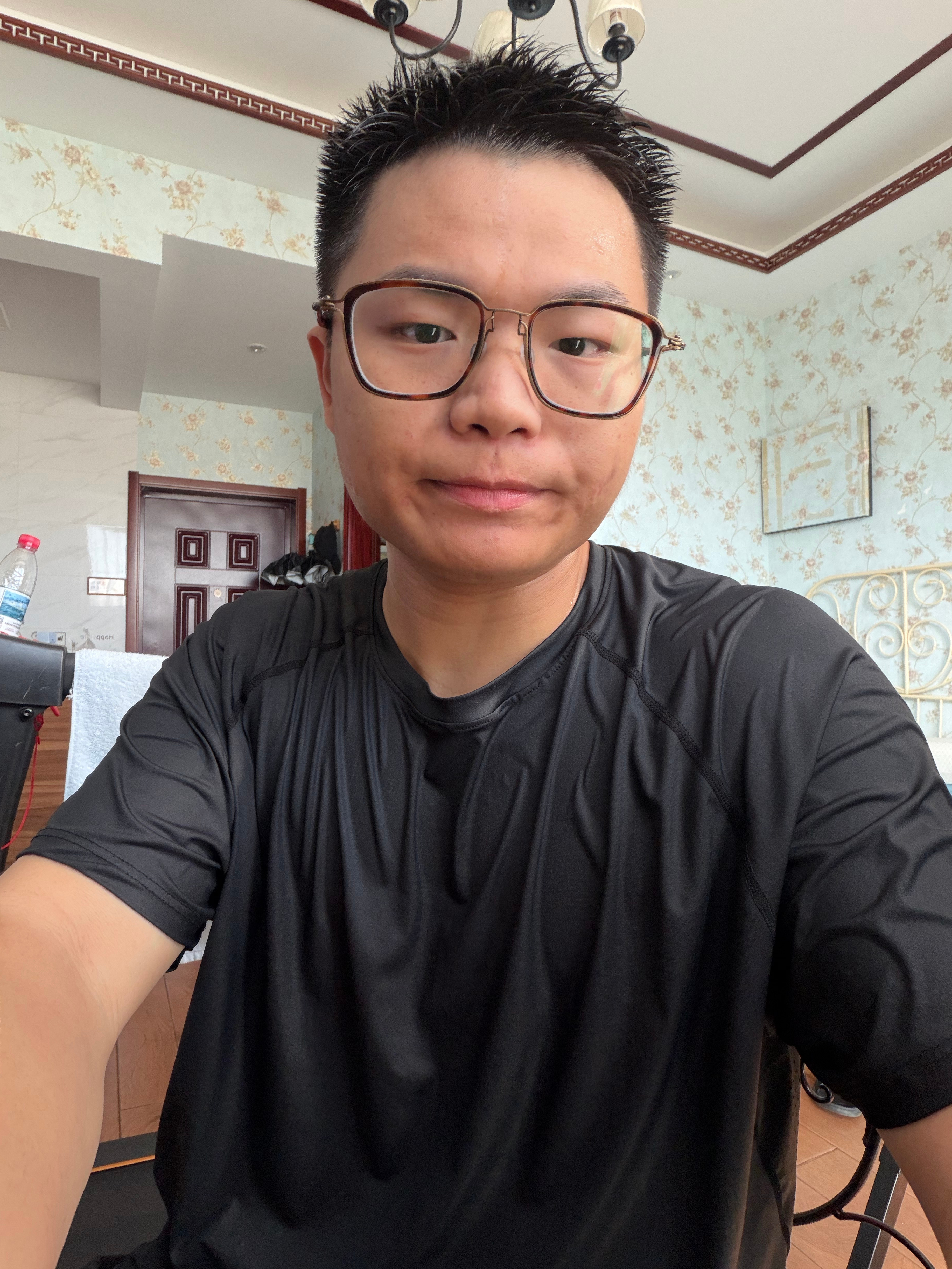 给大家一个提醒如果前一天晚上晚睡/睡眠时间不足就别轻易高强度锻炼了，刚刚高强度锻