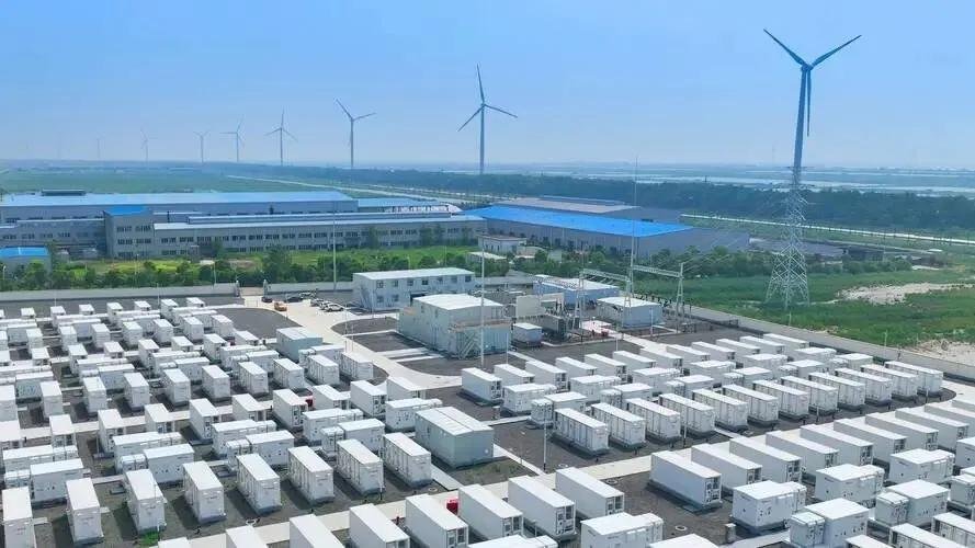 2025年全球锂电池产量达2297GWh，同比增长48%，中国企业的全球市场份额