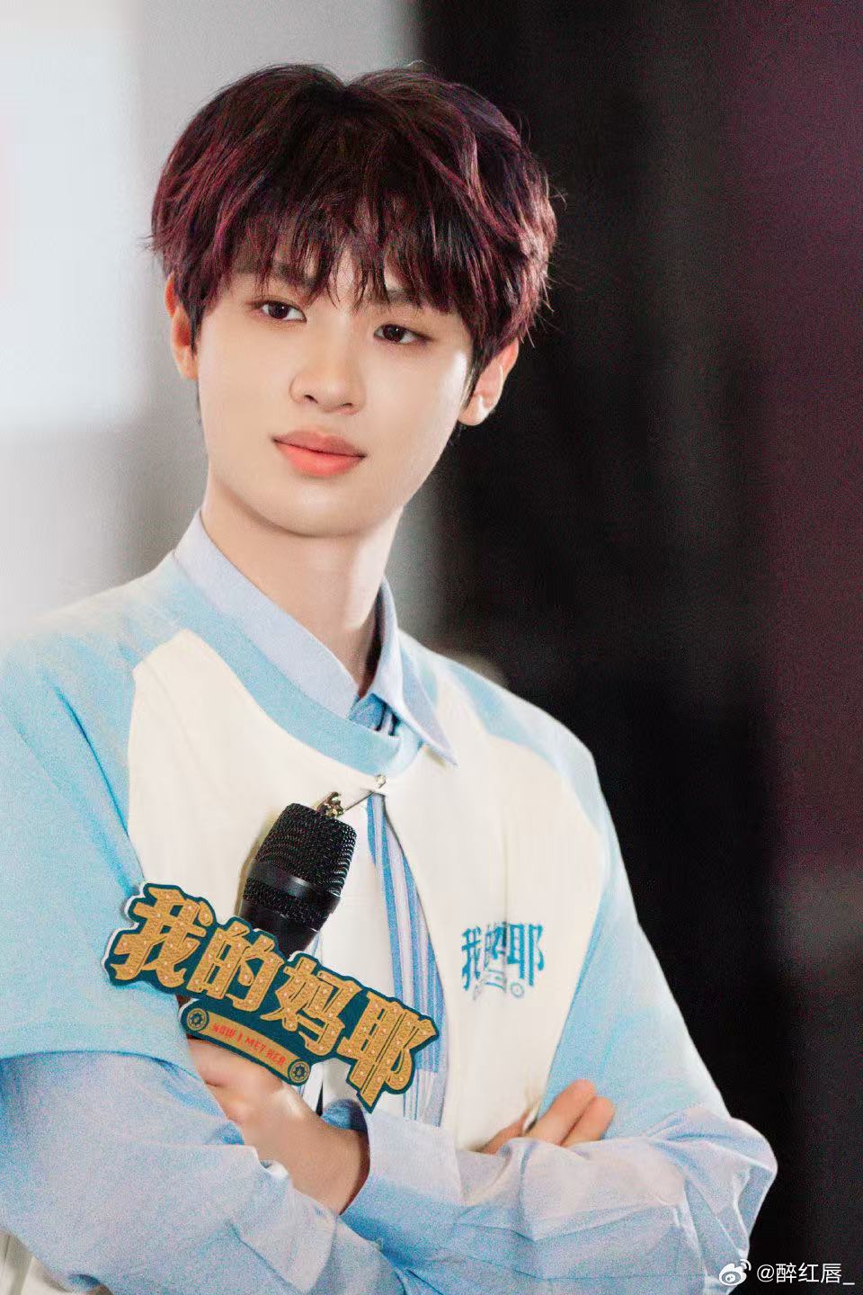 马思纯白客给黄明昊唱偶练主题曲 这段路演真的太好哭了，马思纯和白客像爸妈一样站在