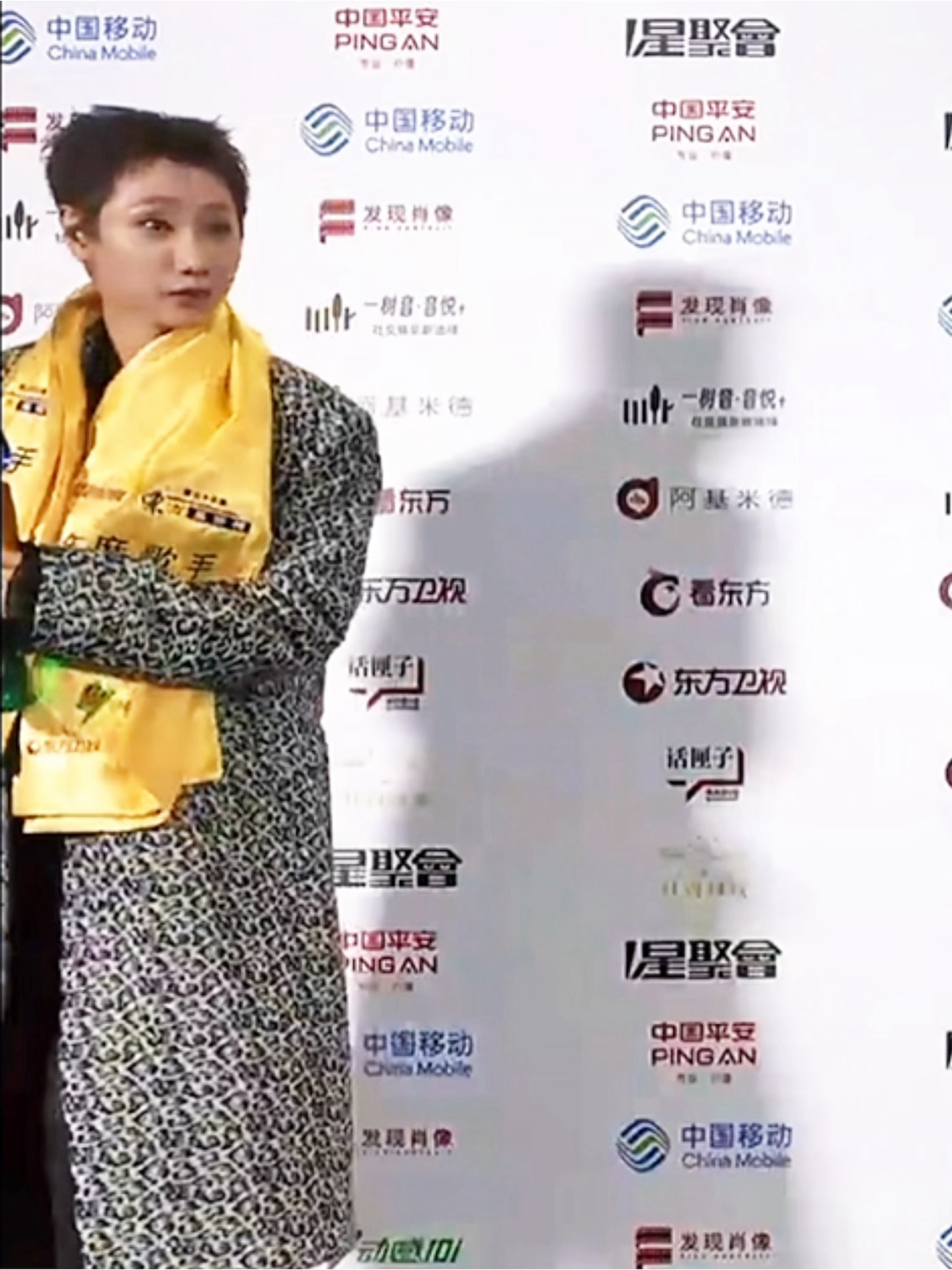 “挺沉的我先收起来了…是吧？？我收起来了嗷？？？”笑晕了有一只猪不敢轻举妄动。。