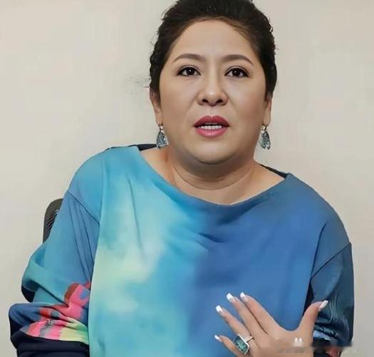 向太这次恐怕真的绷不住了我看得出来，向太原本打算高调站队谢霆锋和王菲，借此刷刷存