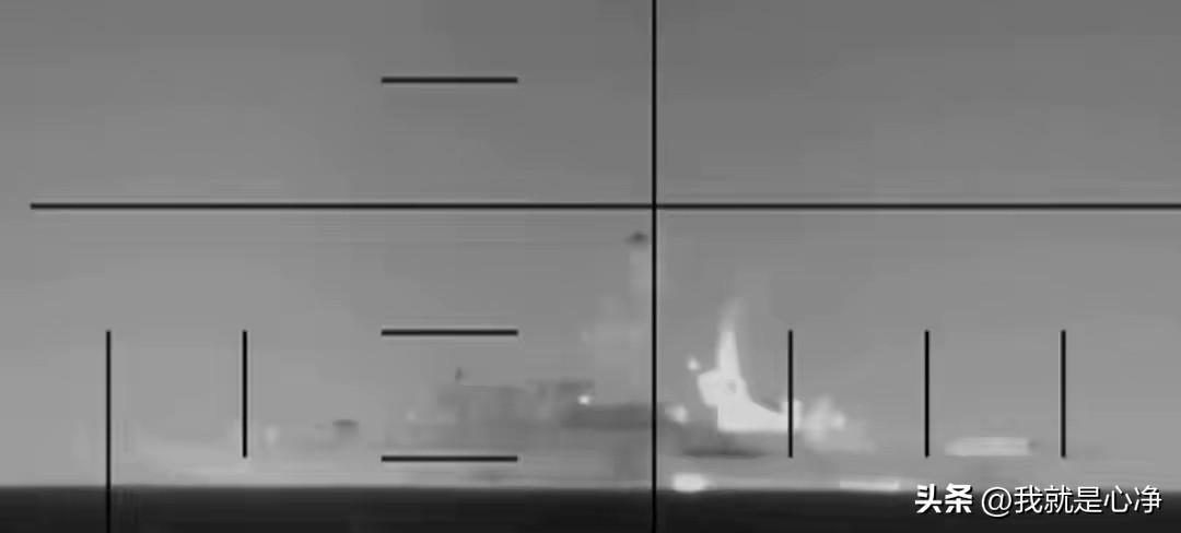 伊朗的德纳号护卫舰25号去印度访问，回国的途中就被美国的潜艇给击毁了
印度人两手