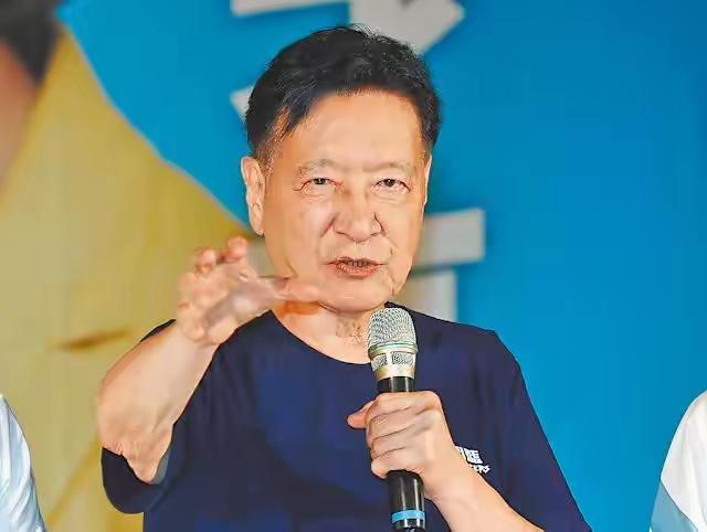 赵少康不是要退党吗？郑丽文不如顺势在他的退党申请上大笔一挥，写上同意二字就行了。