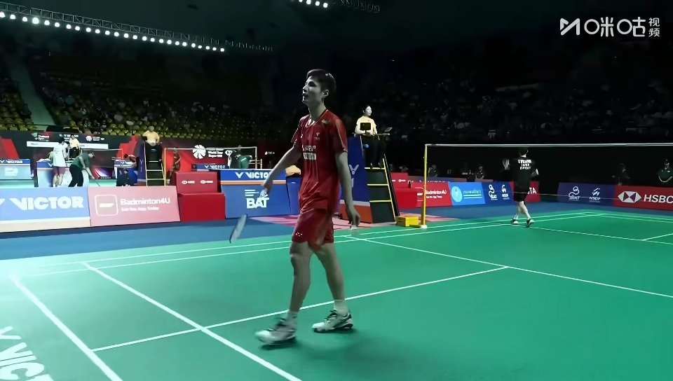 石宇奇2比1渡边航贵石宇奇晋级泰国赛四强三局鏖战太揪心！次局虽被对手扳回，但小石
