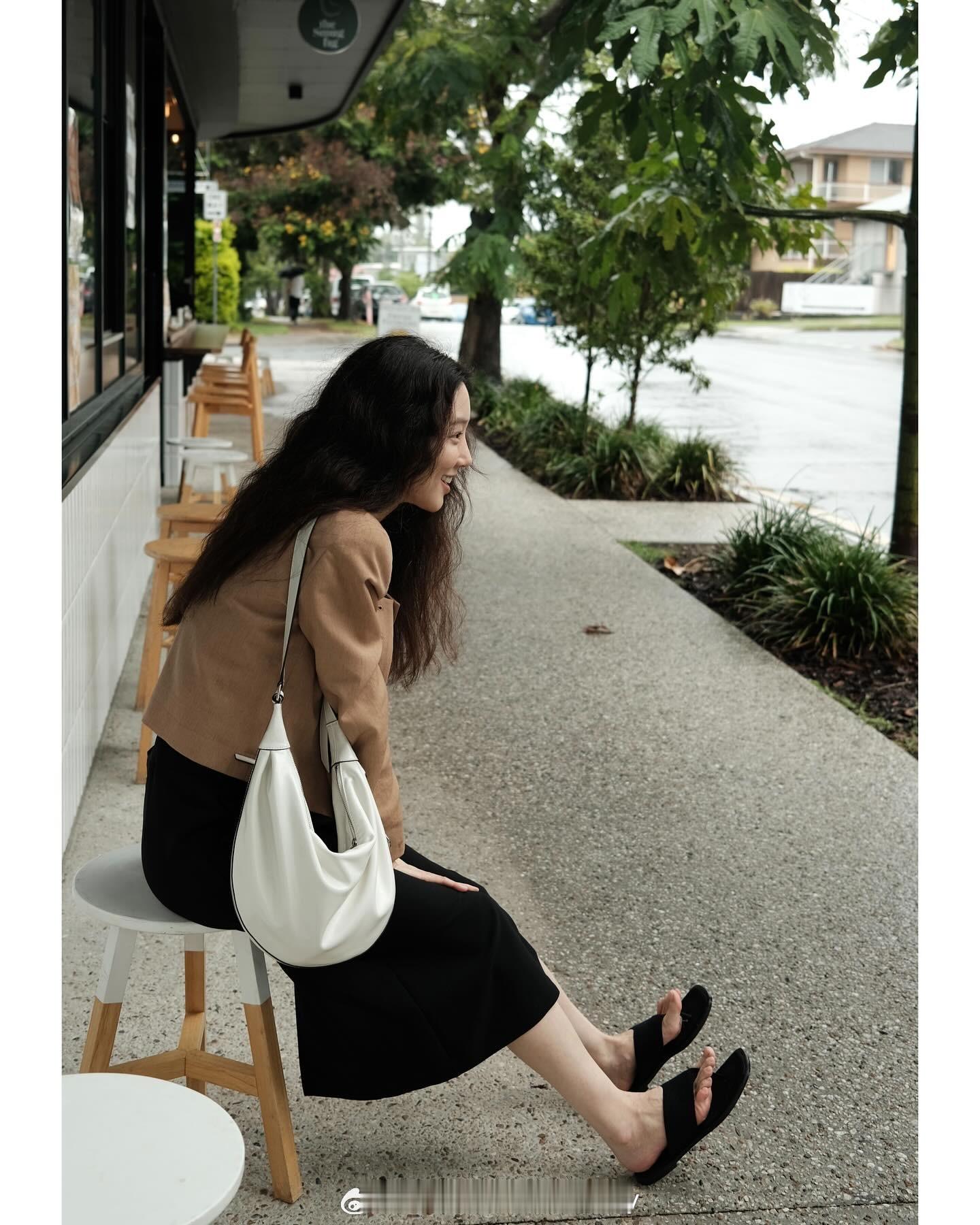 郑丽媛ins近照汇总，松弛舒展的自然状态～ ​​​