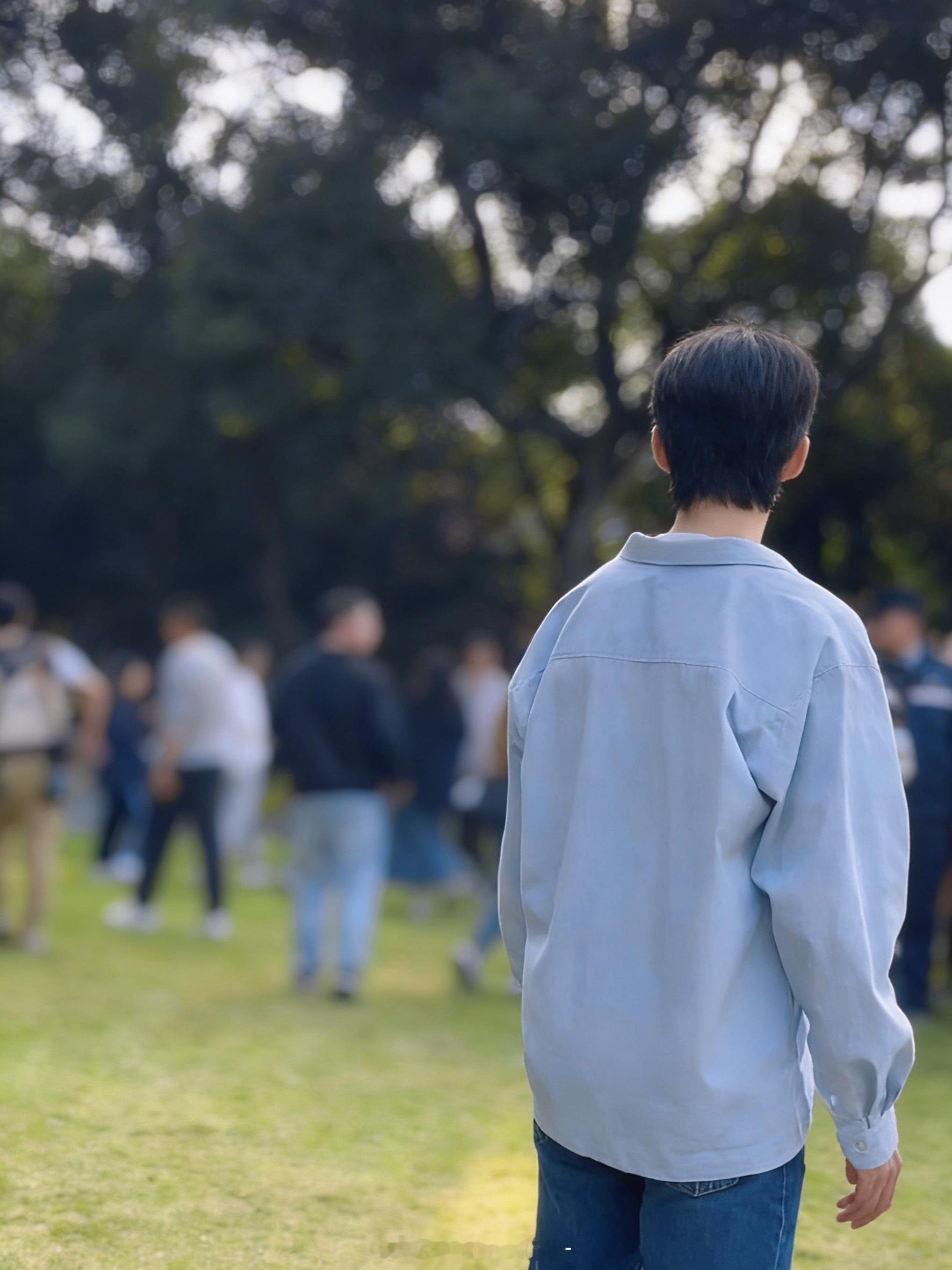夏天里，一个熟悉的背影于适