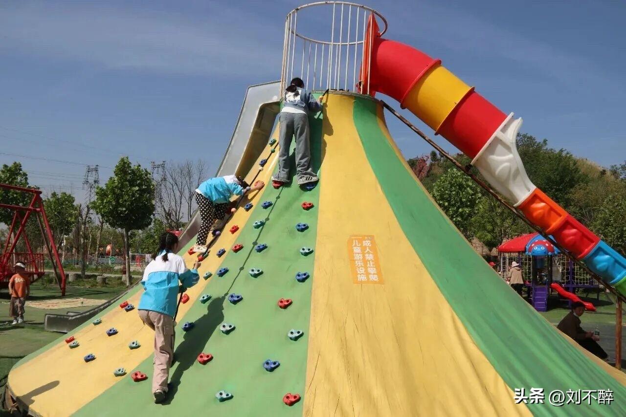 没有孙子盼孙子，有了孙子自个当孙子。