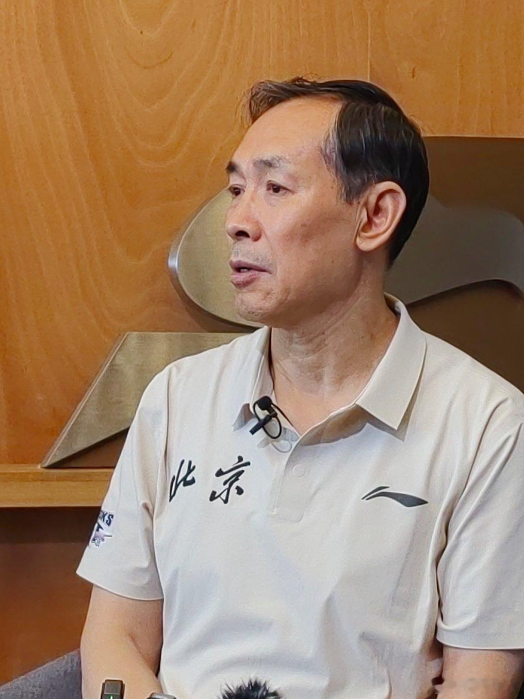 赛季结束采访 ​​​