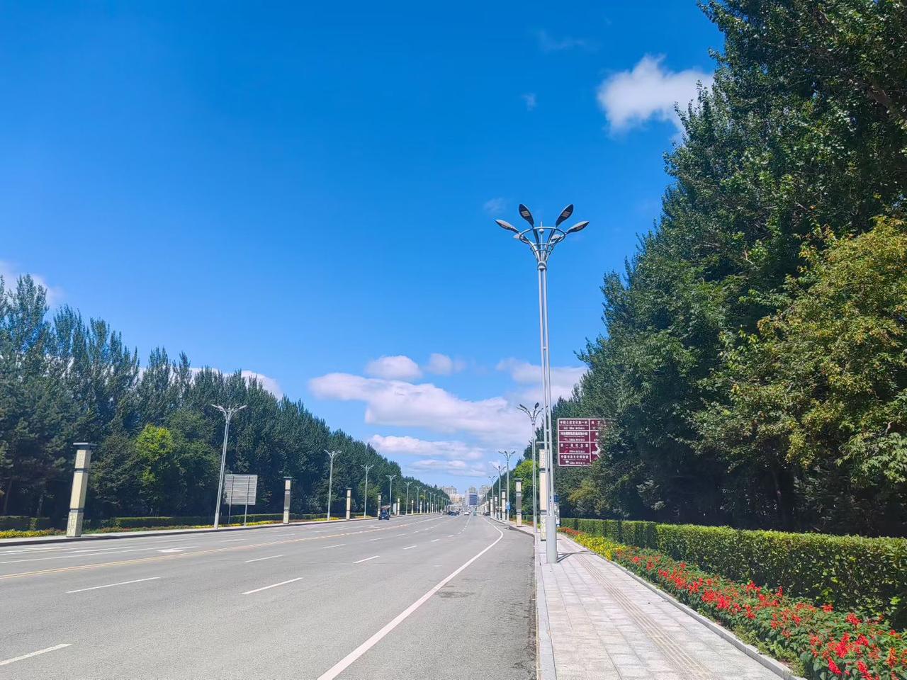 随手拍一张，蓝天景色好