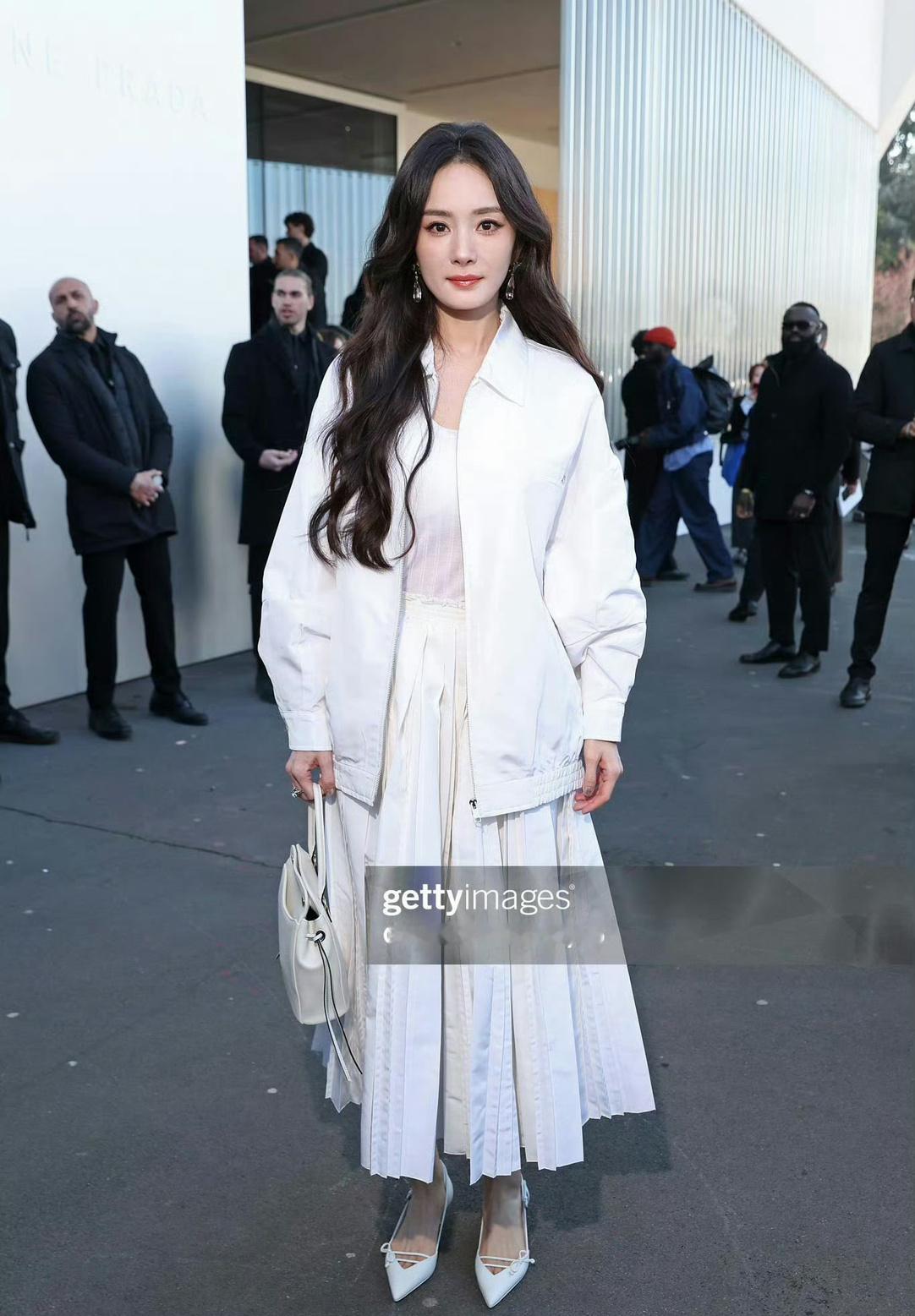 杨幂唐嫣米兰时装周g社看秀生图，两人的状态也太好了！ 