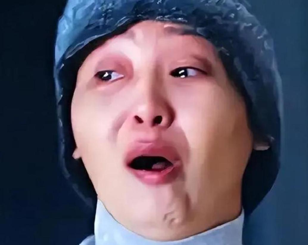 我当时愣了一下，刷到那条消息，心里先是一阵绷着的疼，不是好奇，是那种看着一段生活