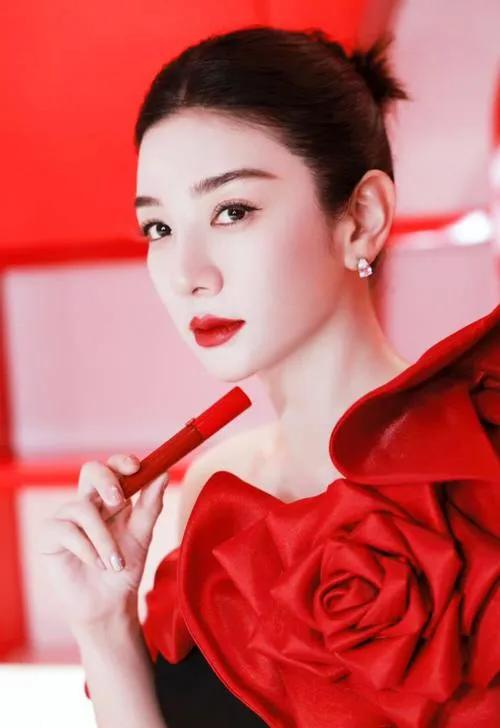 黄奕推女入圈：短视之举还是亲妈执念？

最近黄奕为女儿打造“明星梦”的营销，在网