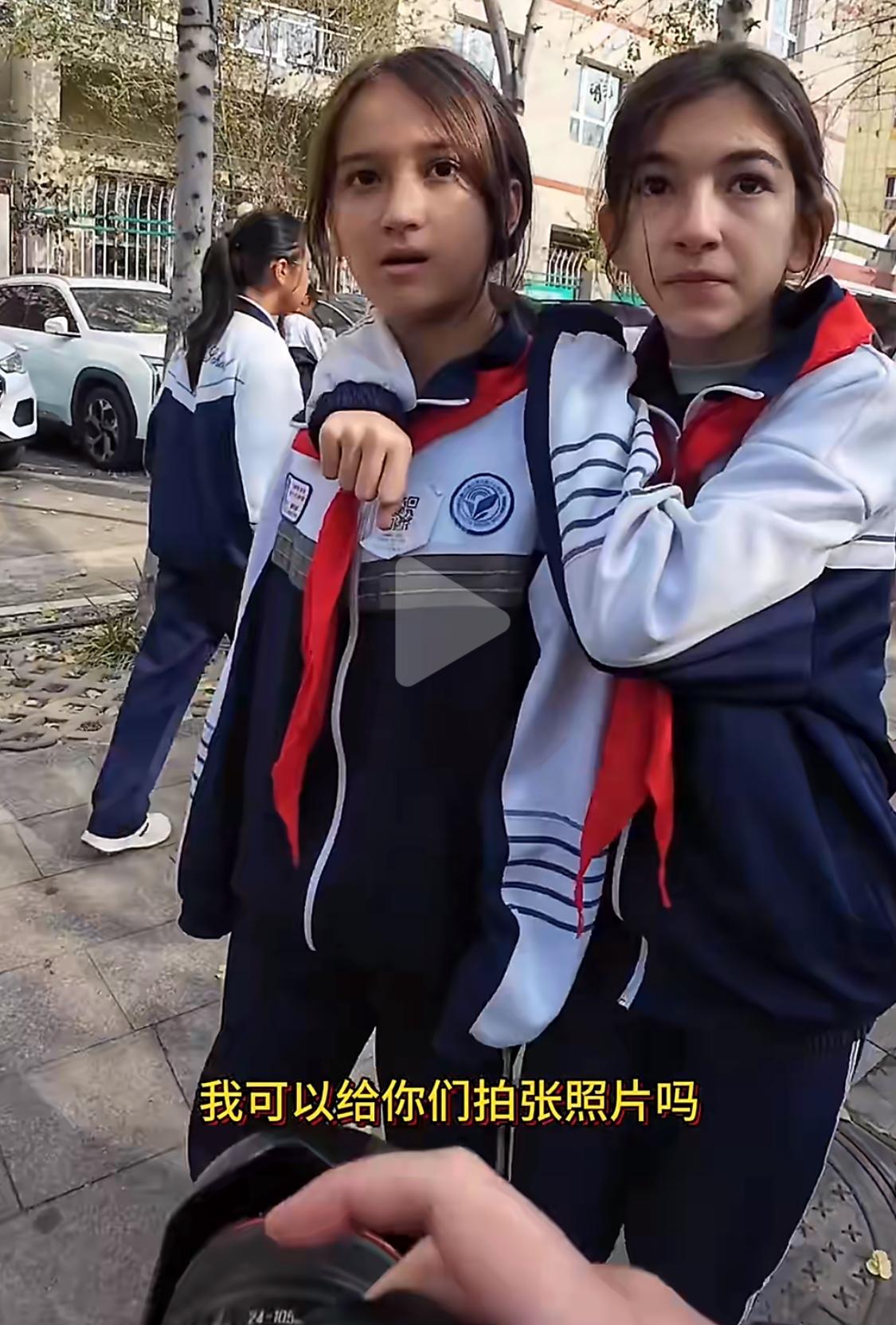 去新疆拍维族学生，已经成最新自媒体赛道了！
在自媒体竞争越来越激烈的今天，各路赛