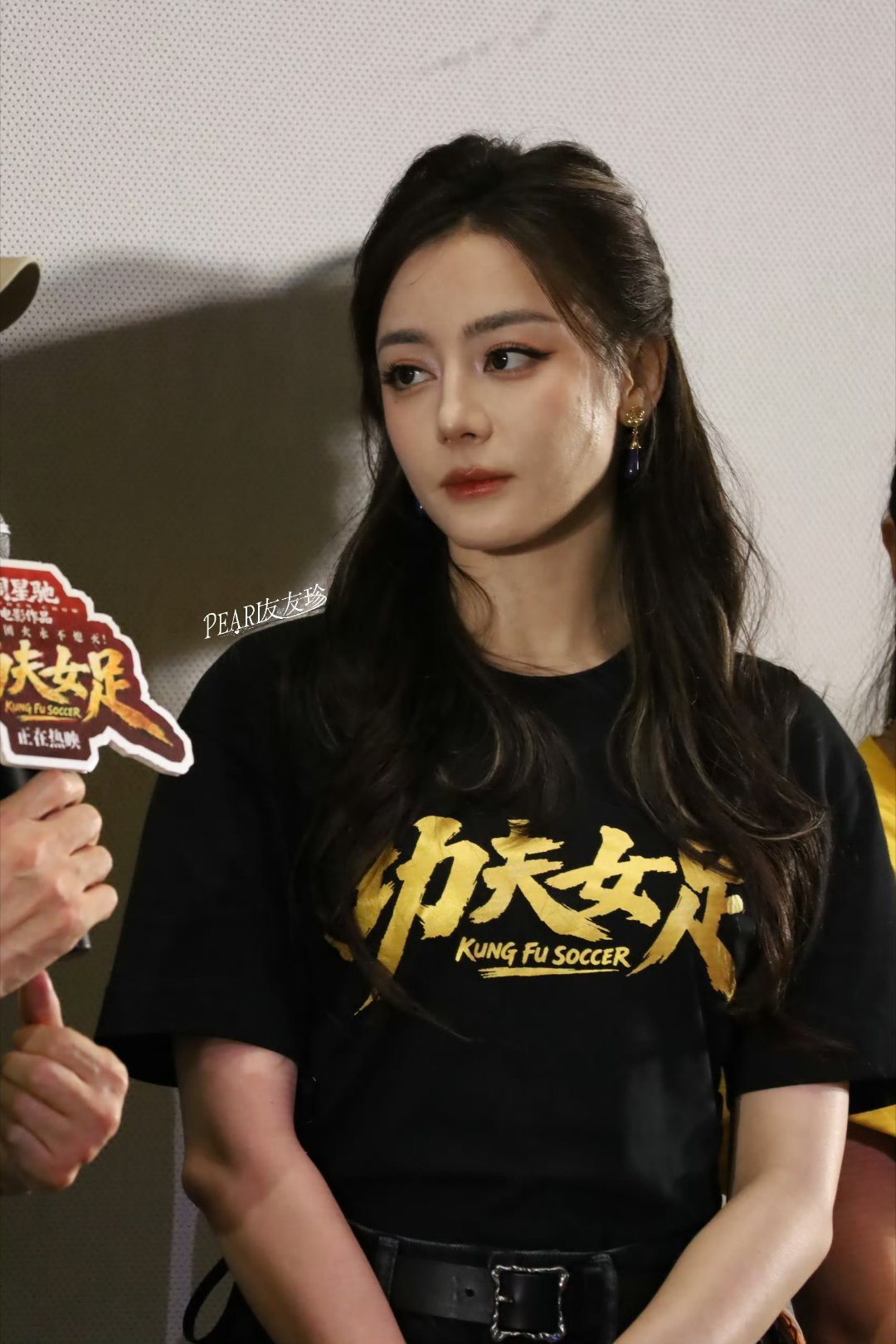 路虎卫士全驭代言人迪丽热巴 dlrb 热巴开卫士 dlrb 迪丽热巴卫蓝“未来你